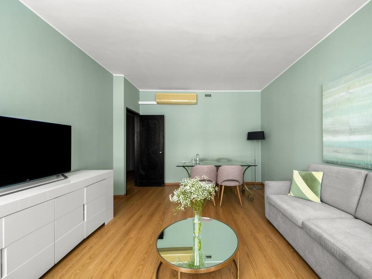 Large 1 Bedroom Apartment Sofa Bed,1299080155:JPEG